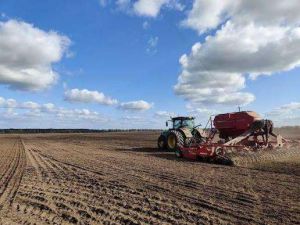 Українські аграрії вже засіяли 1 млн гектар озимими культурами